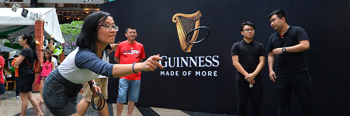 Guinness-fans-enjoying-the-ring-toss-game