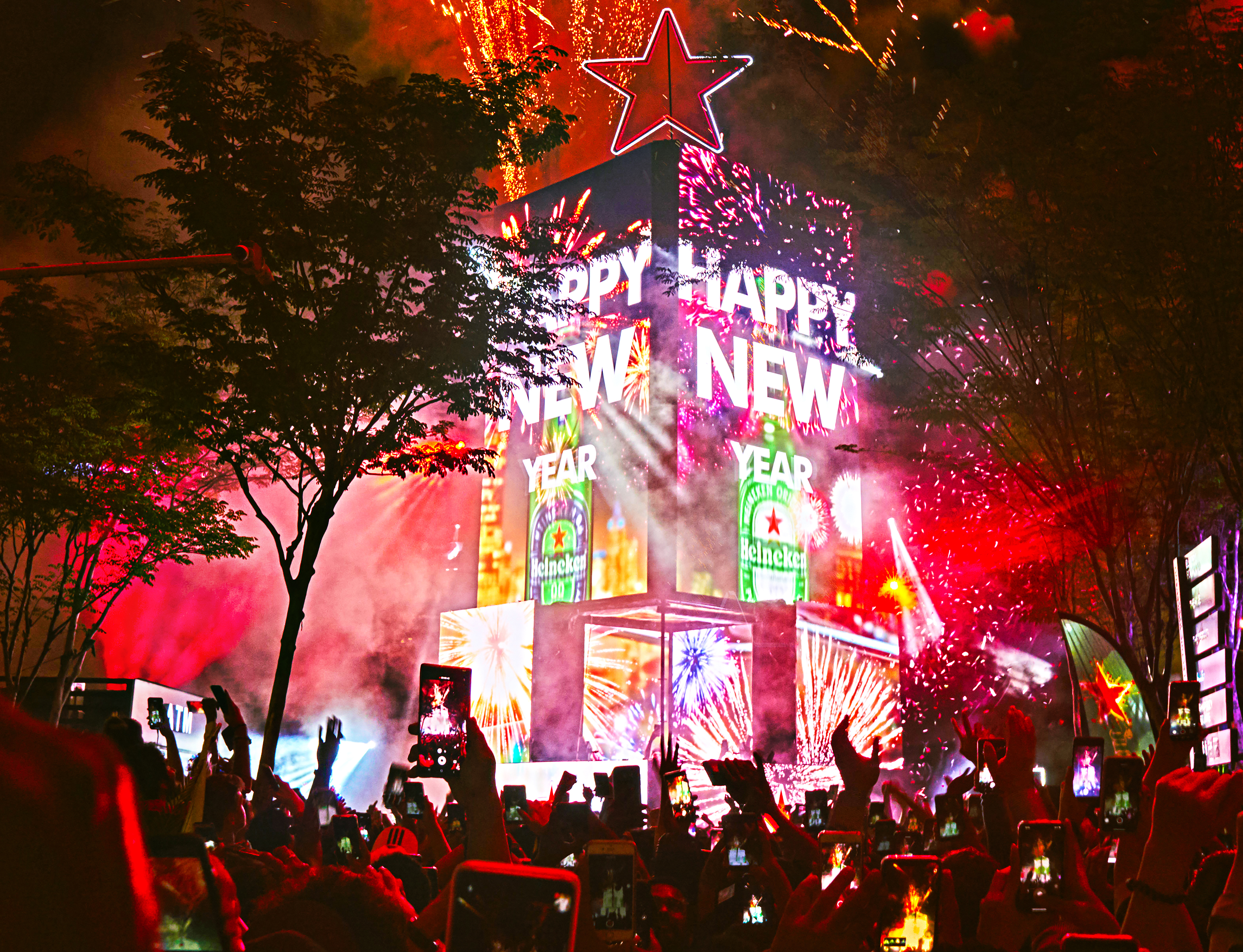 Heineken® ushered in the new year with a dazzling display of fireworks-v2